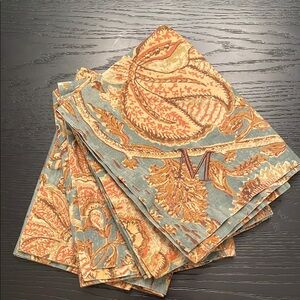 Pottery Barn set of 4 Floral Napkins with Monogram M